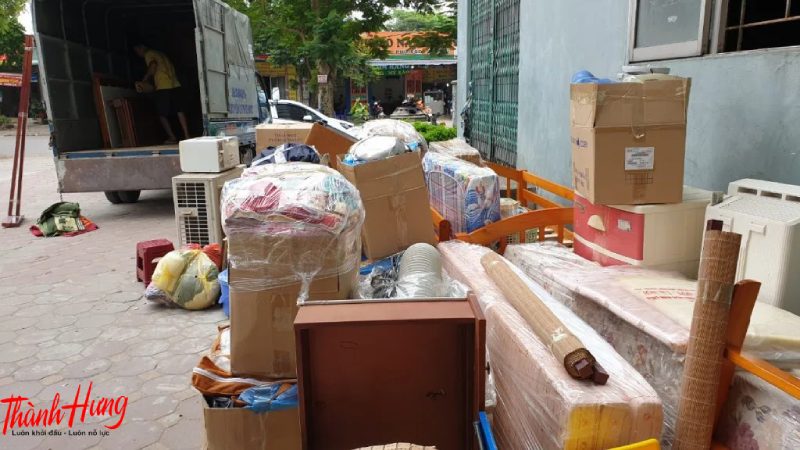 Quá trình đóng gói đồ đạc của Thành Hưng