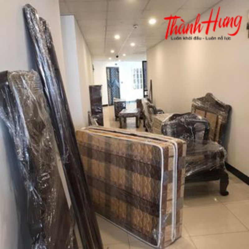Chị Ly nhà ở Chung cư Vinhomes West Point nhận xét dịch vụ của Thành Hưng.