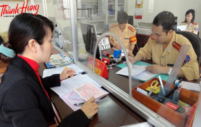 Cần có đủ giấy tờ khi làm thủ tục đăng ký biển số xe.