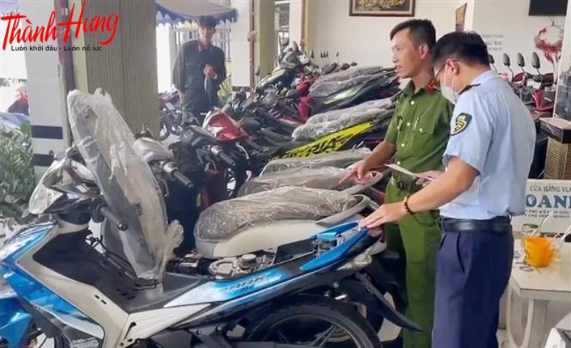 Xe lậu bị thu hồi giấy phép.