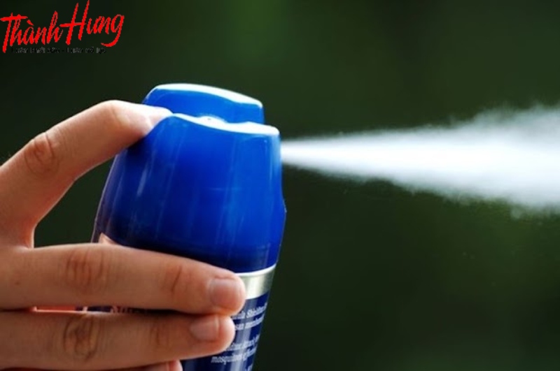 Hãy cẩn thận khi sử dụng thuốc đuổi dơi vì nó có thể gây hại cho sức khỏe của con người và động vật khác.