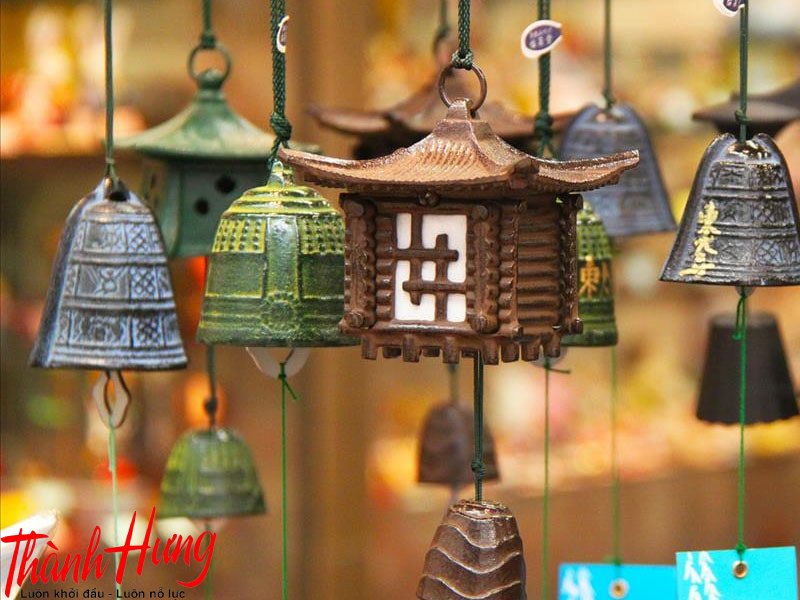 Chuông gió phong thủy là một loại vật phẩm có khả năng thu hút năng lượng tích cực.