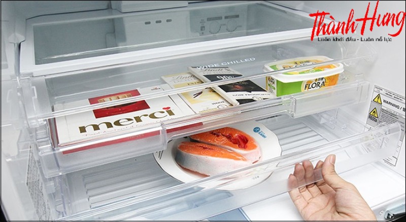 Trong thời gian thực hiện cần rút dây cắm điện, lấy thức ăn ra khỏi tủ lạnh.