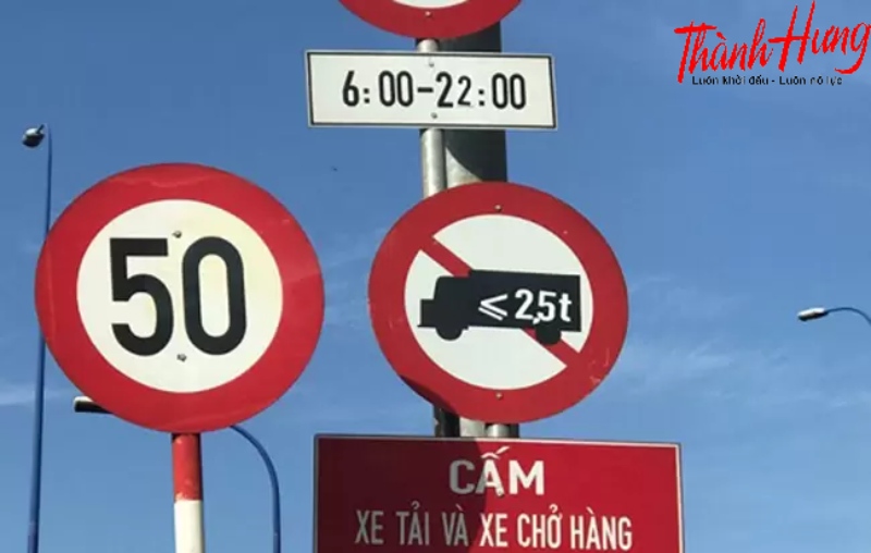 Giờ cấm xe tải là thời gian mà các xe tải không được phép đi vào khu vực trung tâm thành phố.